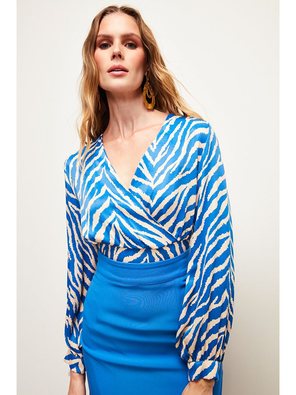 Kruvaze Zebra Desenli Saten Bluz - Sax Mavi-3