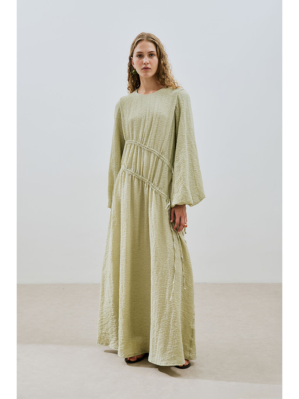 Büzgü Bağlamalı Dokulu Elbise Yeşil-1