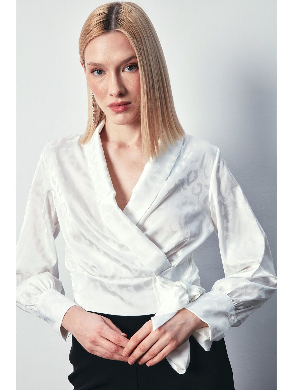 Yan Kuşaklı Saten Bluz - Ekru-1