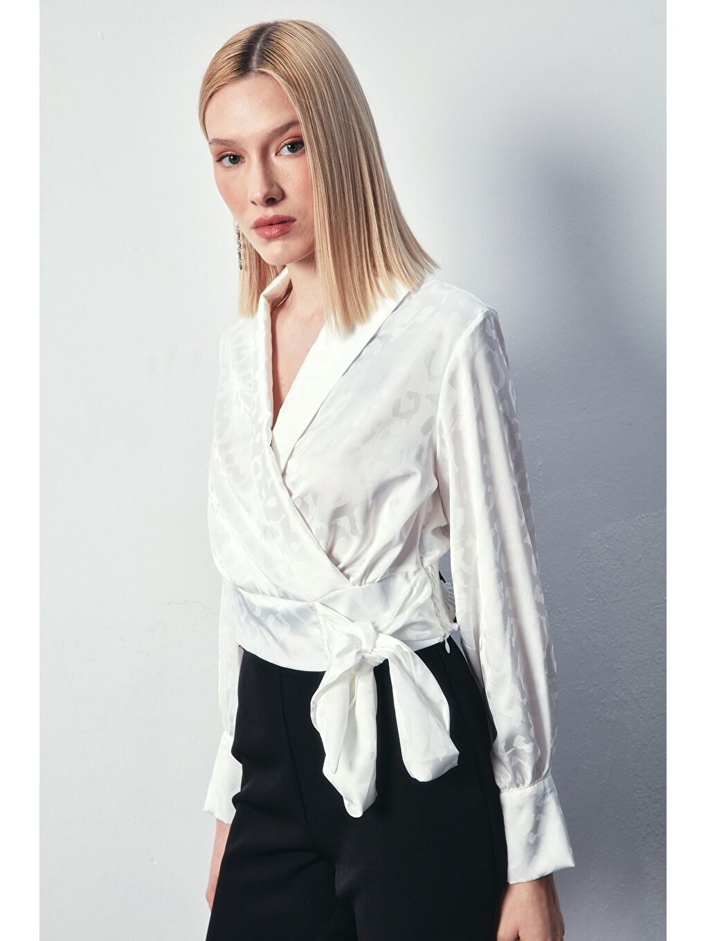 Yan Kuşaklı Saten Bluz - Ekru-3
