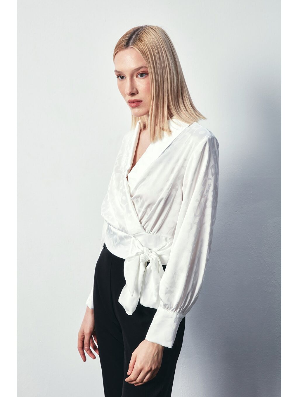 Yan Kuşaklı Saten Bluz - Ekru-4
