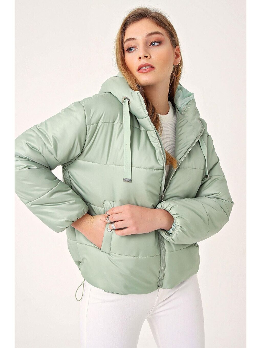Kadın Mint Yeşil Kapüşonlu Bel Büzgülü Şişme Mont HZL22W-BD151171-1