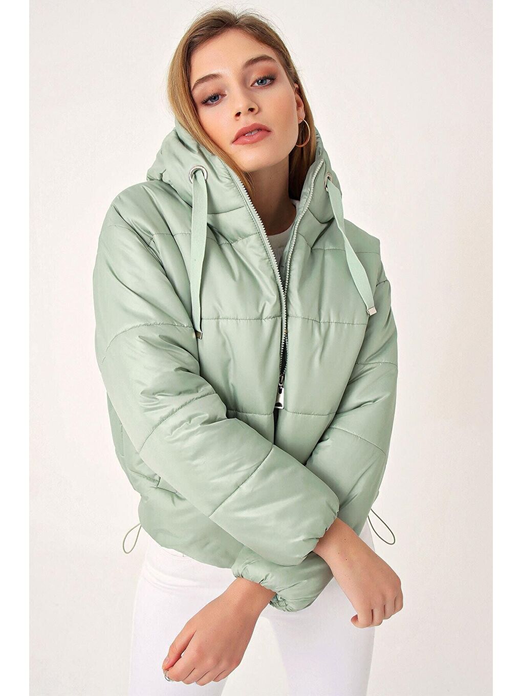 Kadın Mint Yeşil Kapüşonlu Bel Büzgülü Şişme Mont HZL22W-BD151171-2