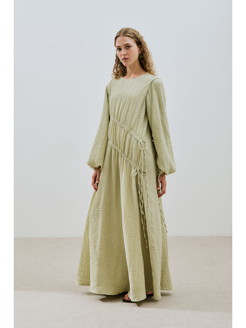 Büzgü Bağlamalı Dokulu Elbise Yeşil-4