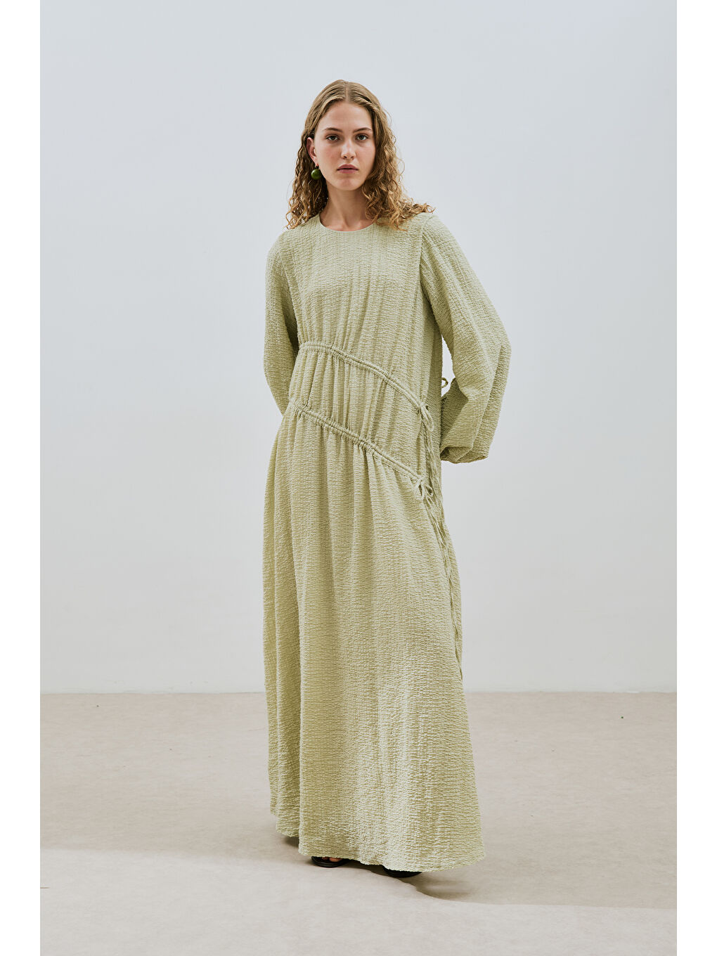 Büzgü Bağlamalı Dokulu Elbise Yeşil-5