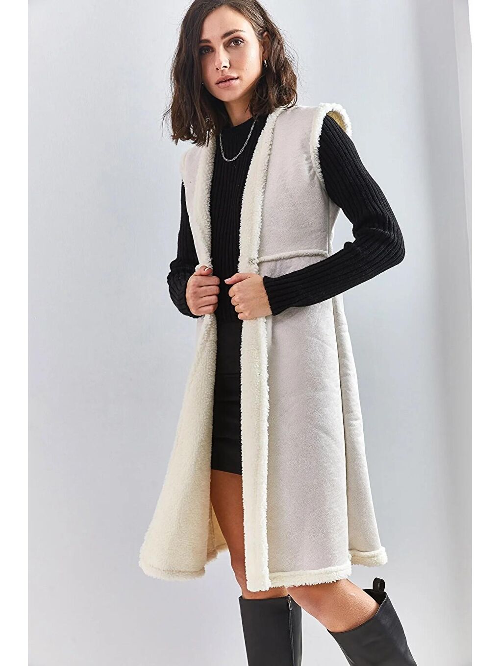 Bej Kadın Süet Pelüşlü Yelek