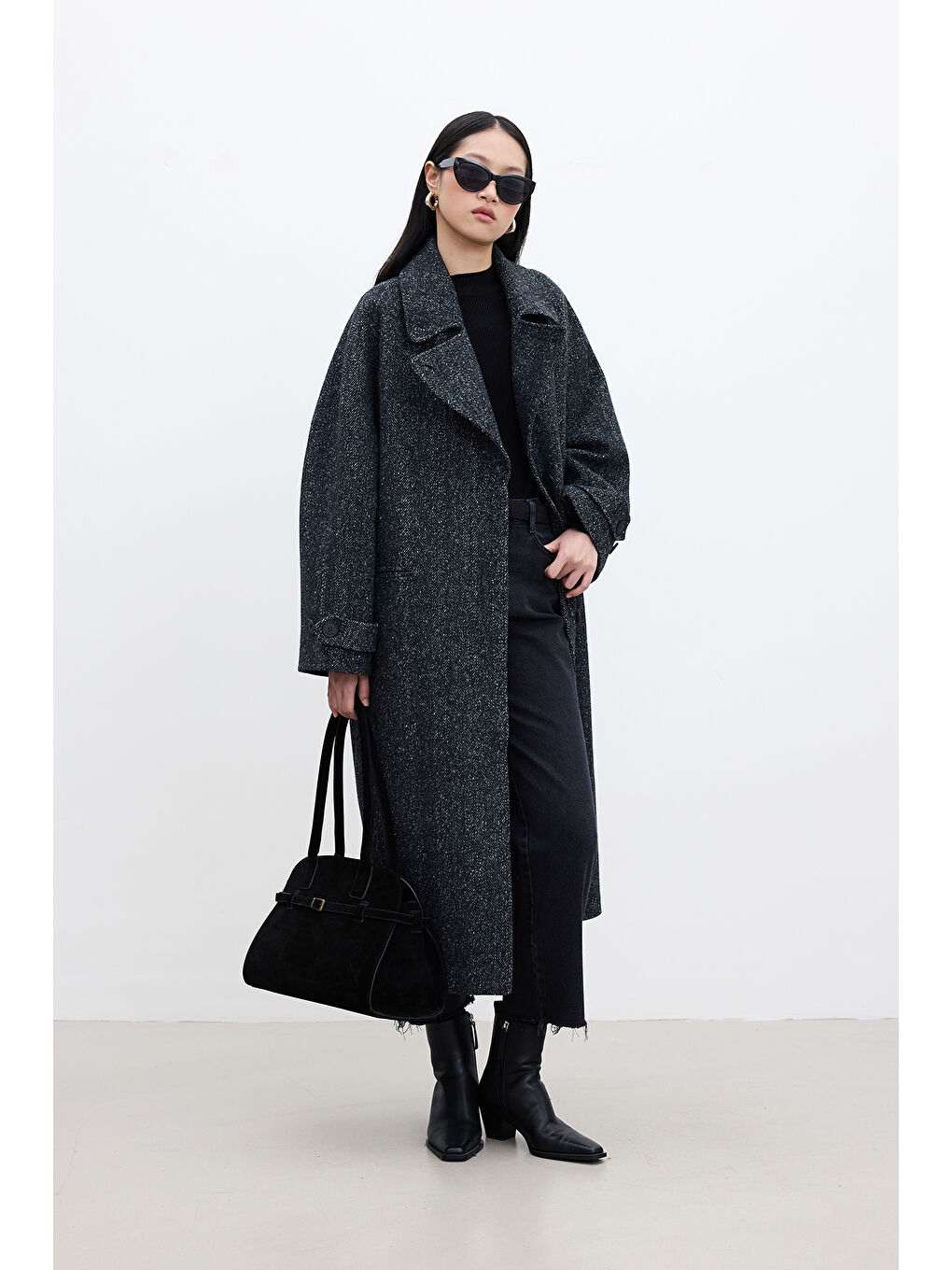 Asimetrik Kapama Kaşe Kaban Siyah-2