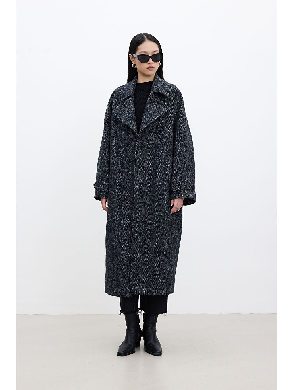 Asimetrik Kapama Kaşe Kaban Siyah-6