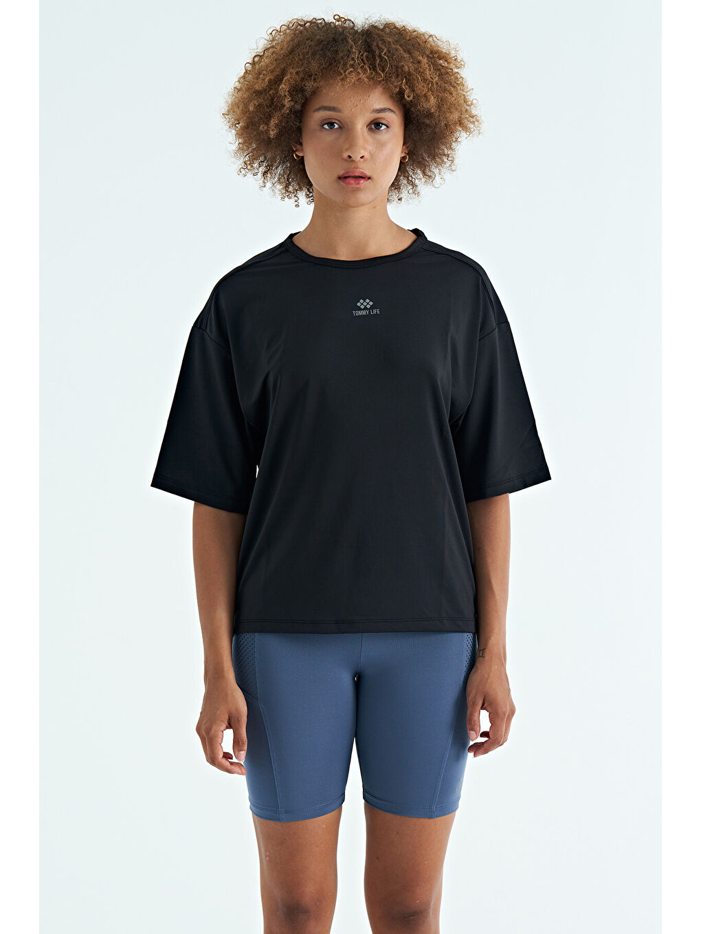 Siyah O Yaka Baskı Detaylı Oversize Kısa Kol Kadın Tişört - 97263-2