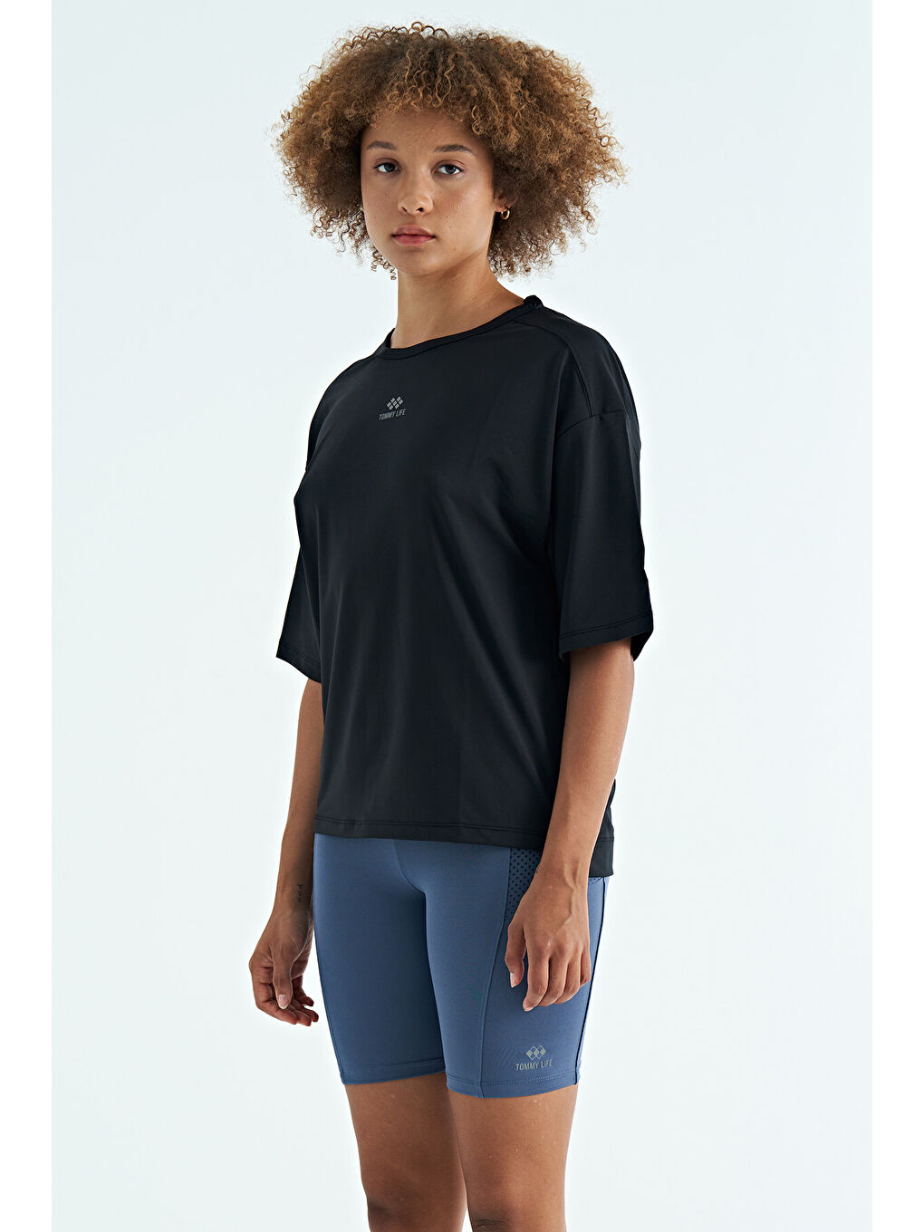 Siyah O Yaka Baskı Detaylı Oversize Kısa Kol Kadın Tişört - 97263-8