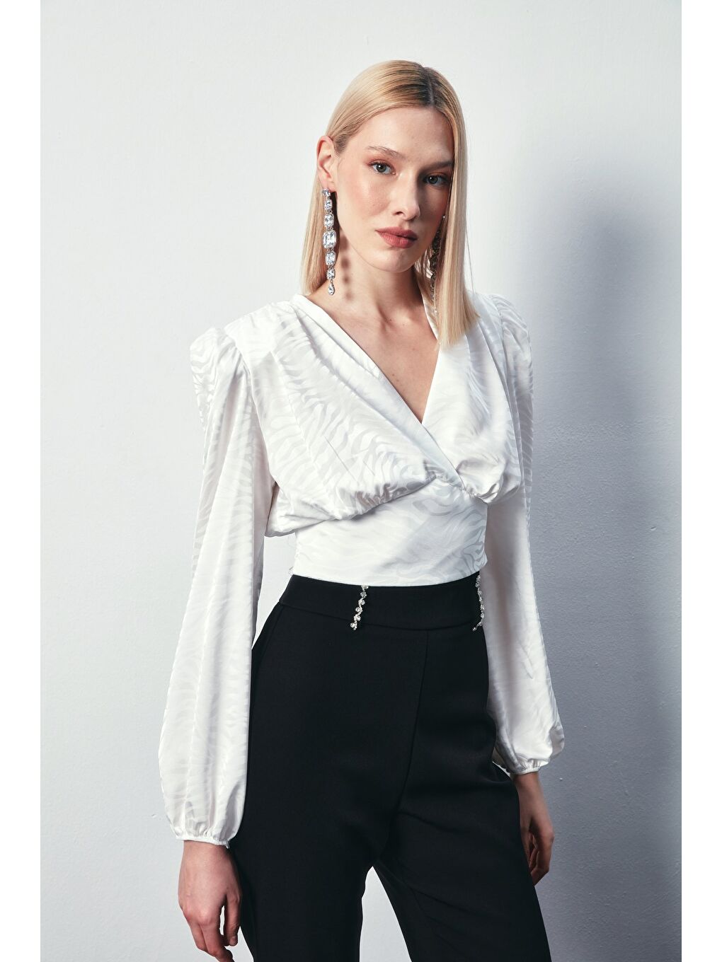 Desenli Kruvaze Saten Bluz - Ekru-1