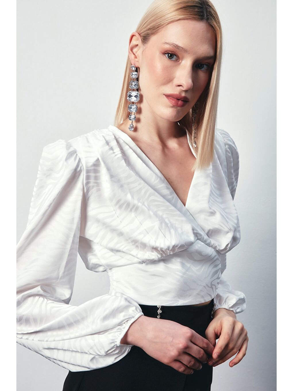 Desenli Kruvaze Saten Bluz - Ekru-4