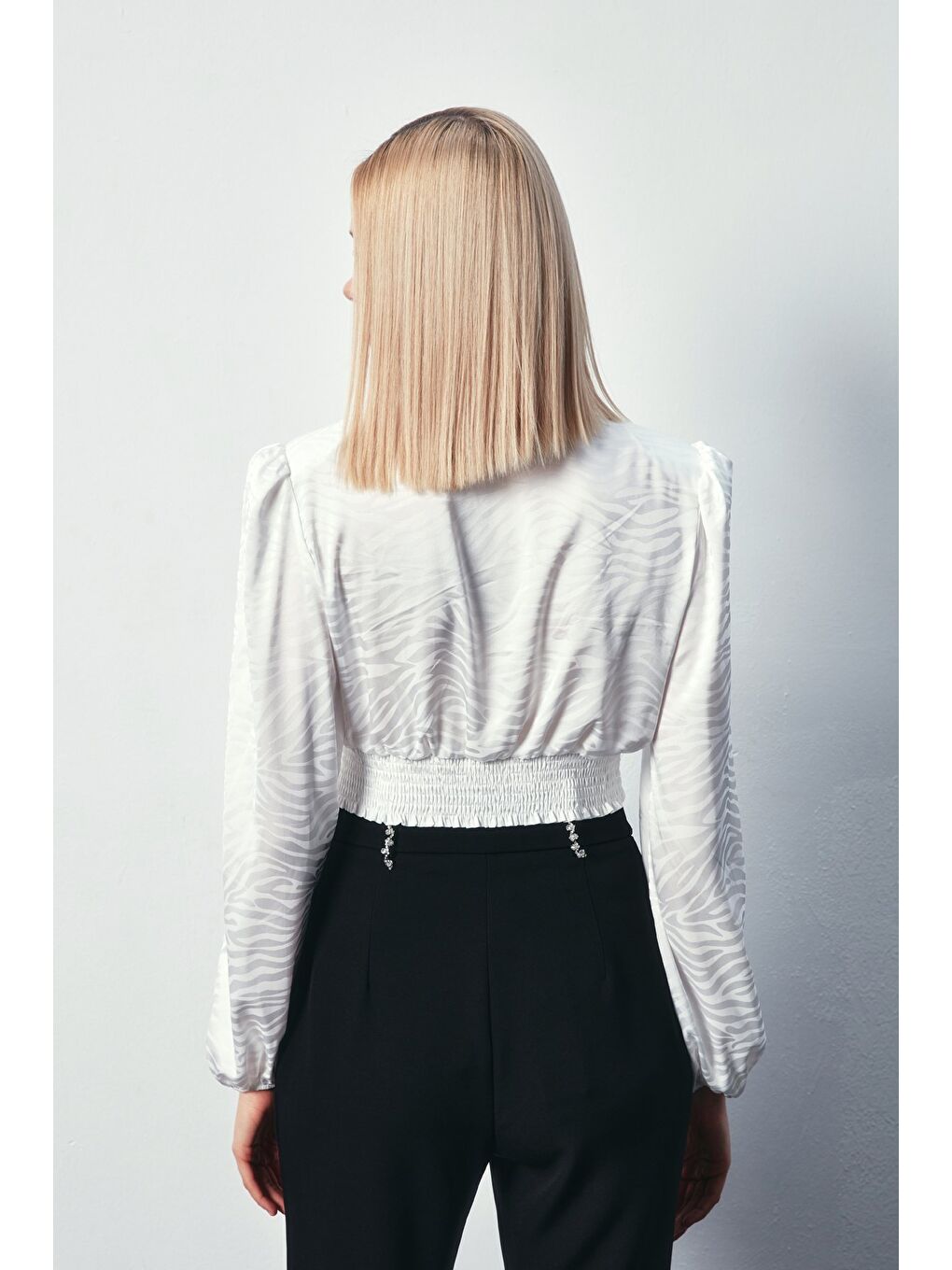 Desenli Kruvaze Saten Bluz - Ekru-7