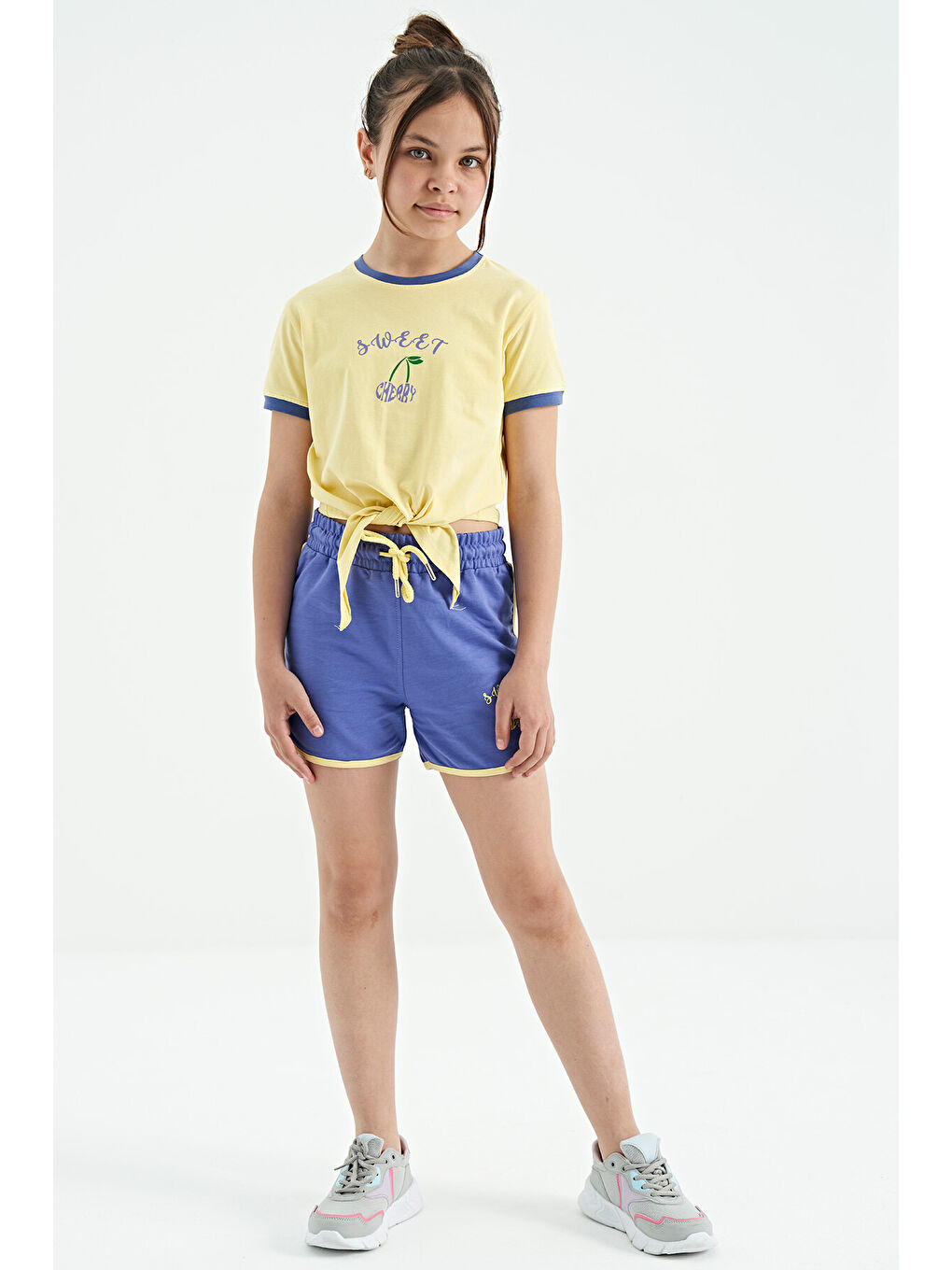 Ekru Sarı - Açık Eflatun O Yaka Baskılı Düğüm Detaylı Rahat Kalıp Kız Çocuk Şort Takım - 75132