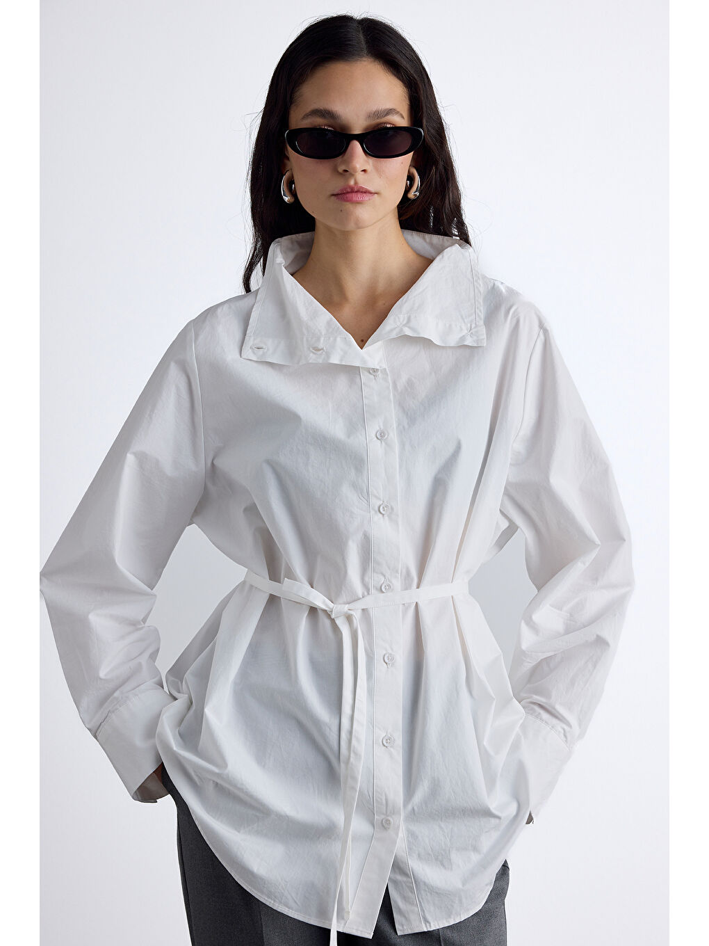 Yüksek Yakalı Tasarım Gömlek Ekru-5