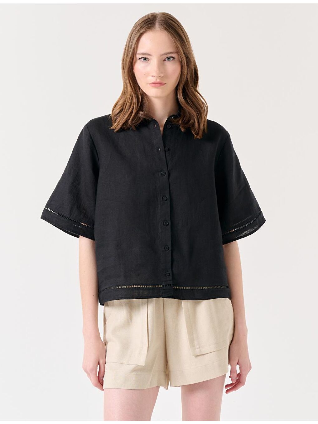 Siyah Düz Kesim Kısa Kollu Keten Gömlek-1