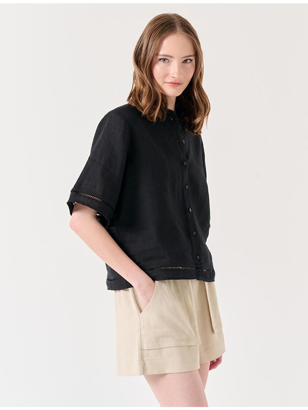 Siyah Düz Kesim Kısa Kollu Keten Gömlek-2