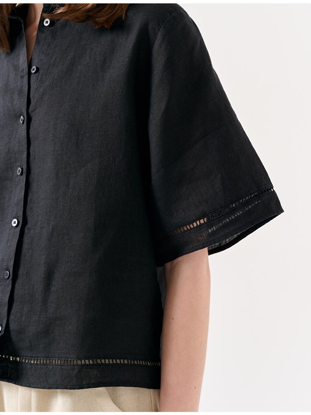Siyah Düz Kesim Kısa Kollu Keten Gömlek-3