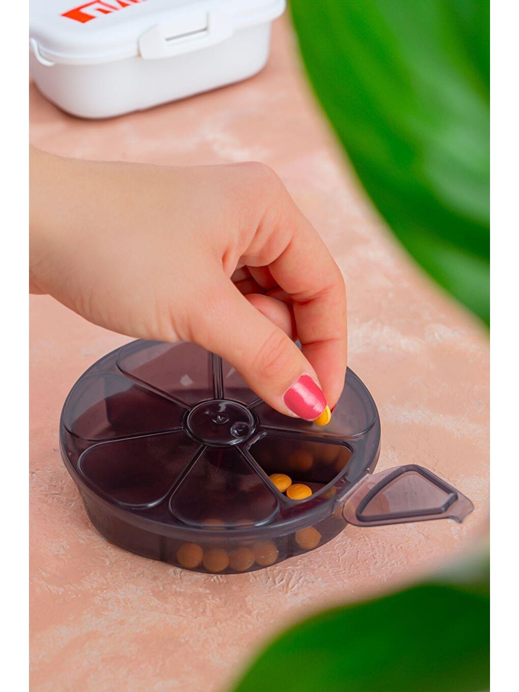 Renksiz L-00434 Haftalık İlaç Saklama Kutusu - 7 Bölmeli Kapaklı İlaç Hap Tablet Saklama Kabı-1