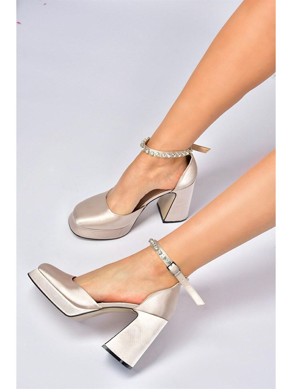 Bej Ten Saten Kumaş Kalın Platform Topuklu Kadın Ayakkabı M404111804