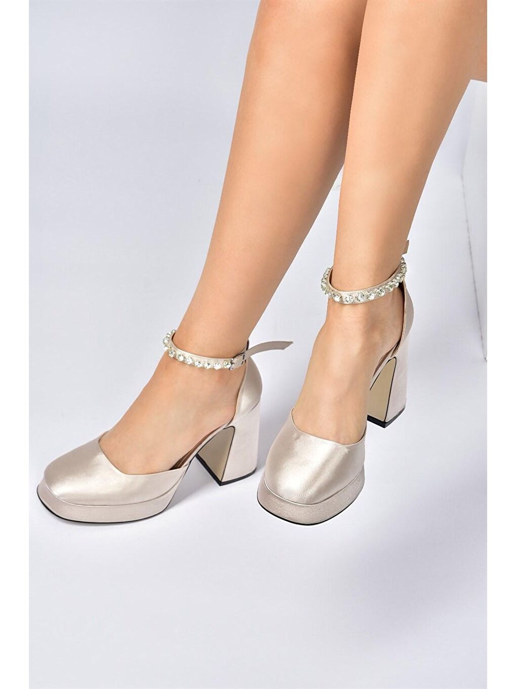 Bej Ten Saten Kumaş Kalın Platform Topuklu Kadın Ayakkabı M404111804-1