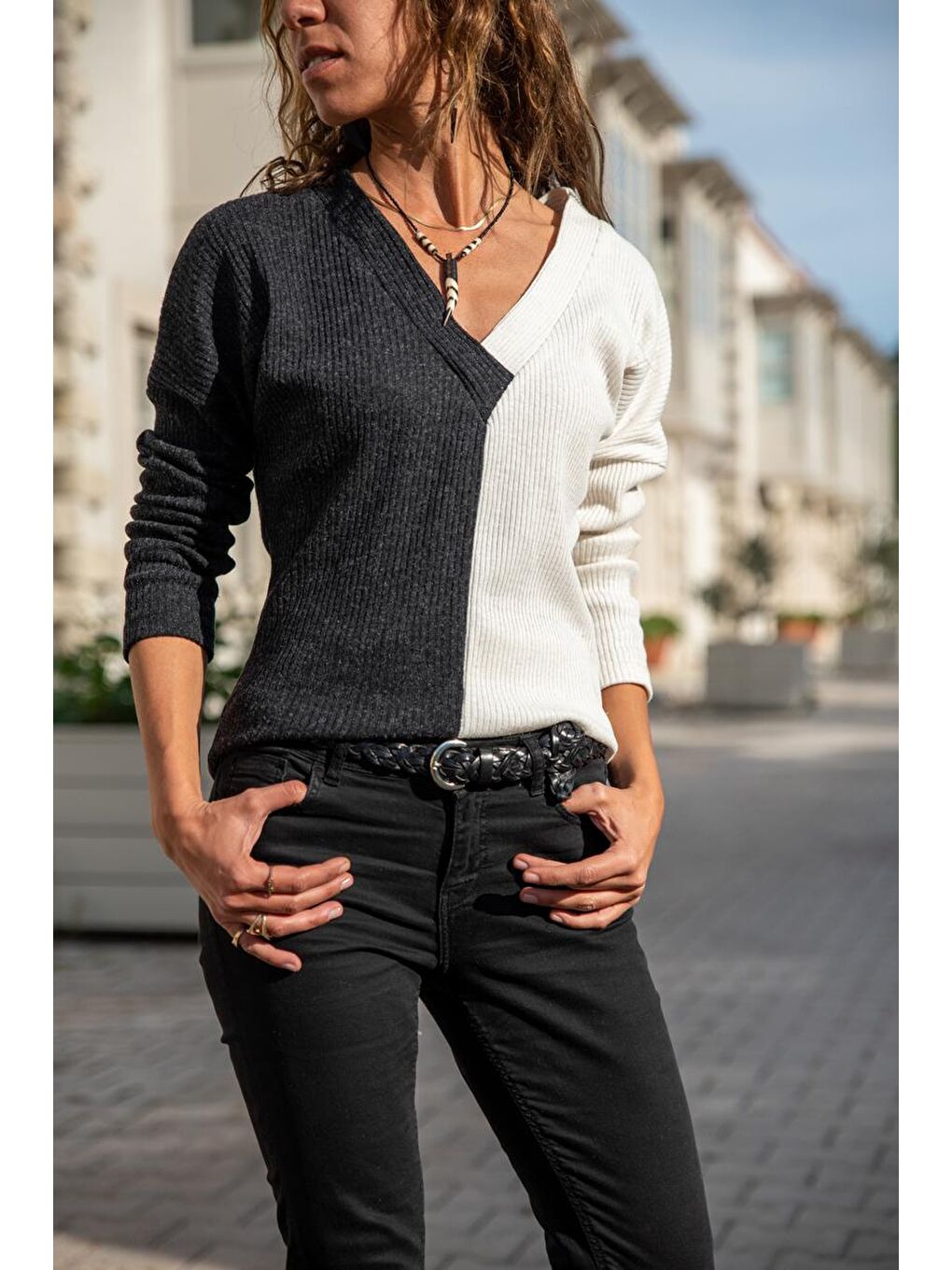 Kadın Ekru V Yaka Bloklu Kazak GK-BST30k2778