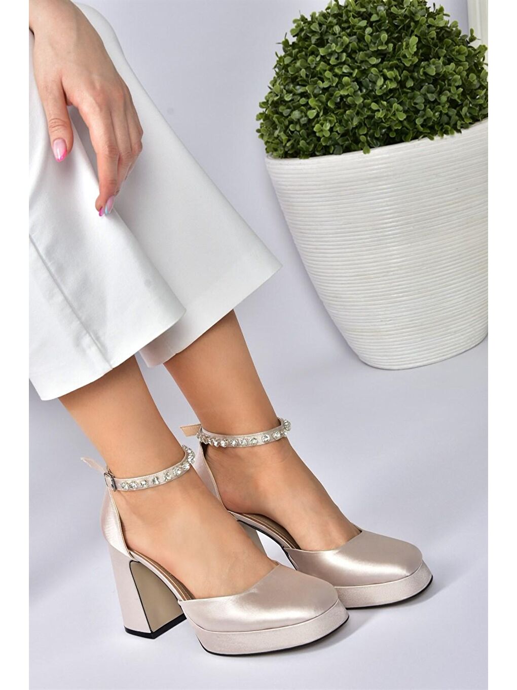 Bej Ten Saten Kumaş Kalın Platform Topuklu Kadın Ayakkabı M404111804-4