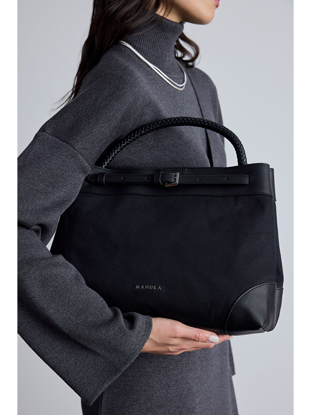 Kemer Detaylı Kanvas Çanta Siyah