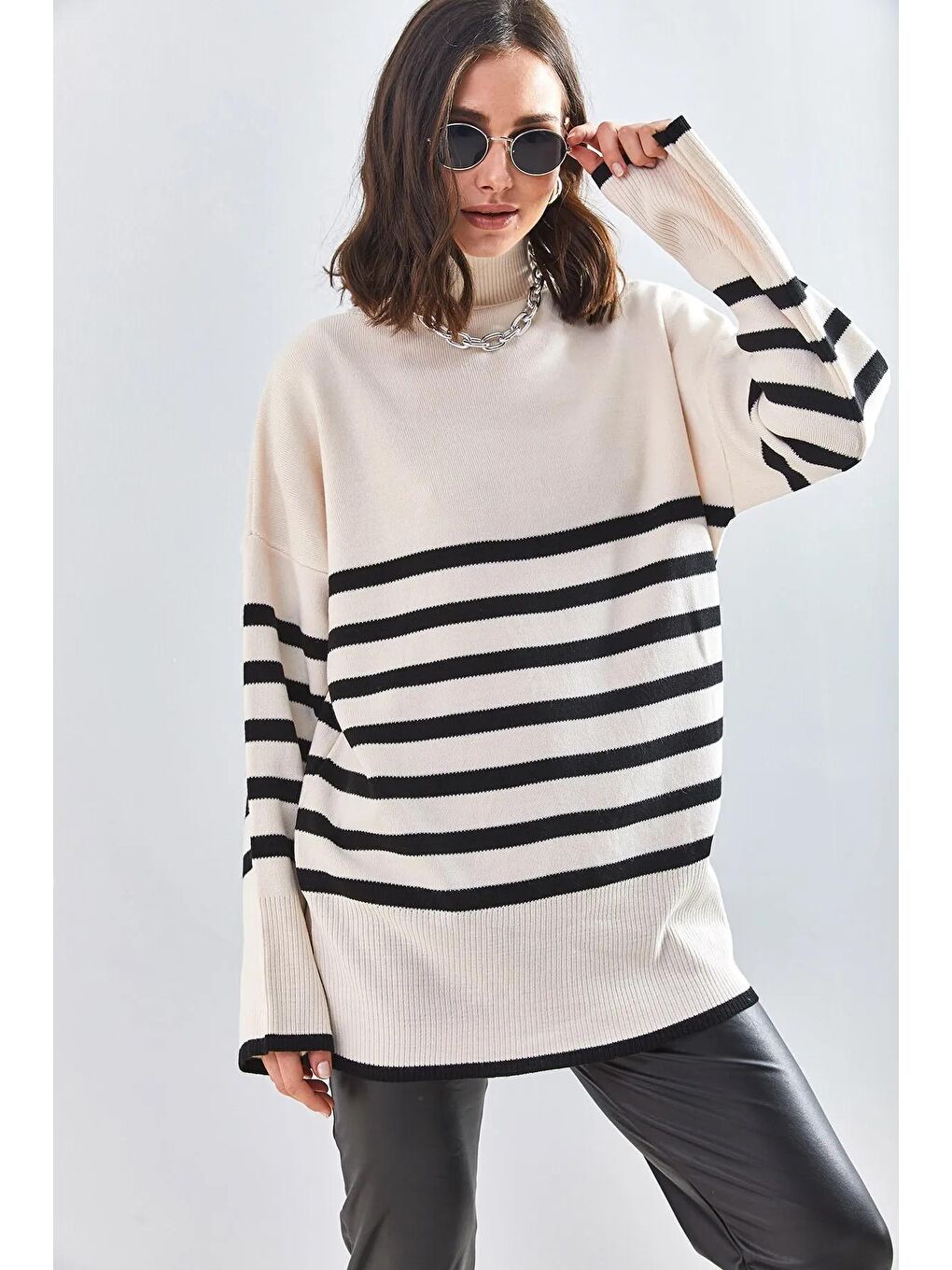 Beyaz Kadın Balıkçı Yaka Oversize Şeritli Kazak