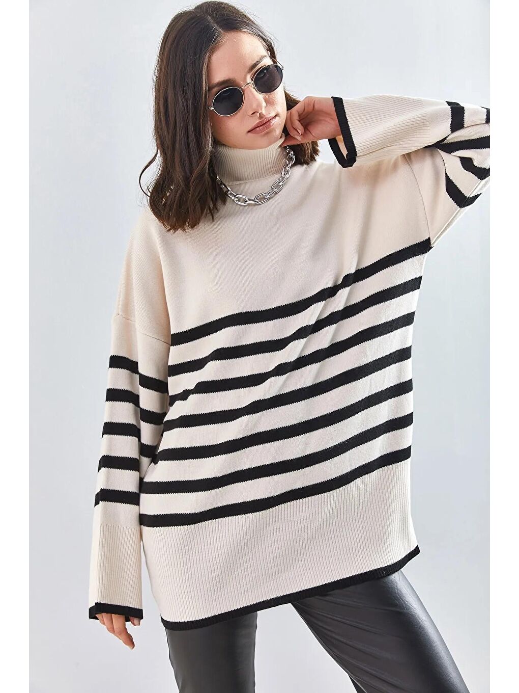 Beyaz Kadın Balıkçı Yaka Oversize Şeritli Kazak-1