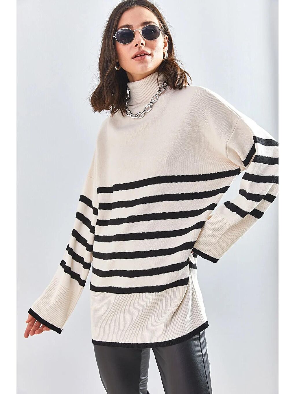 Beyaz Kadın Balıkçı Yaka Oversize Şeritli Kazak-2