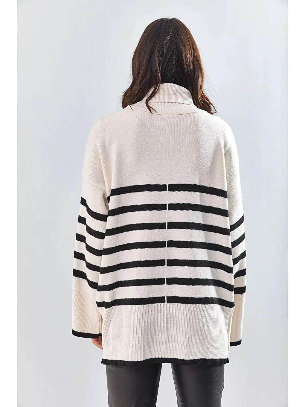 Beyaz Kadın Balıkçı Yaka Oversize Şeritli Kazak-3