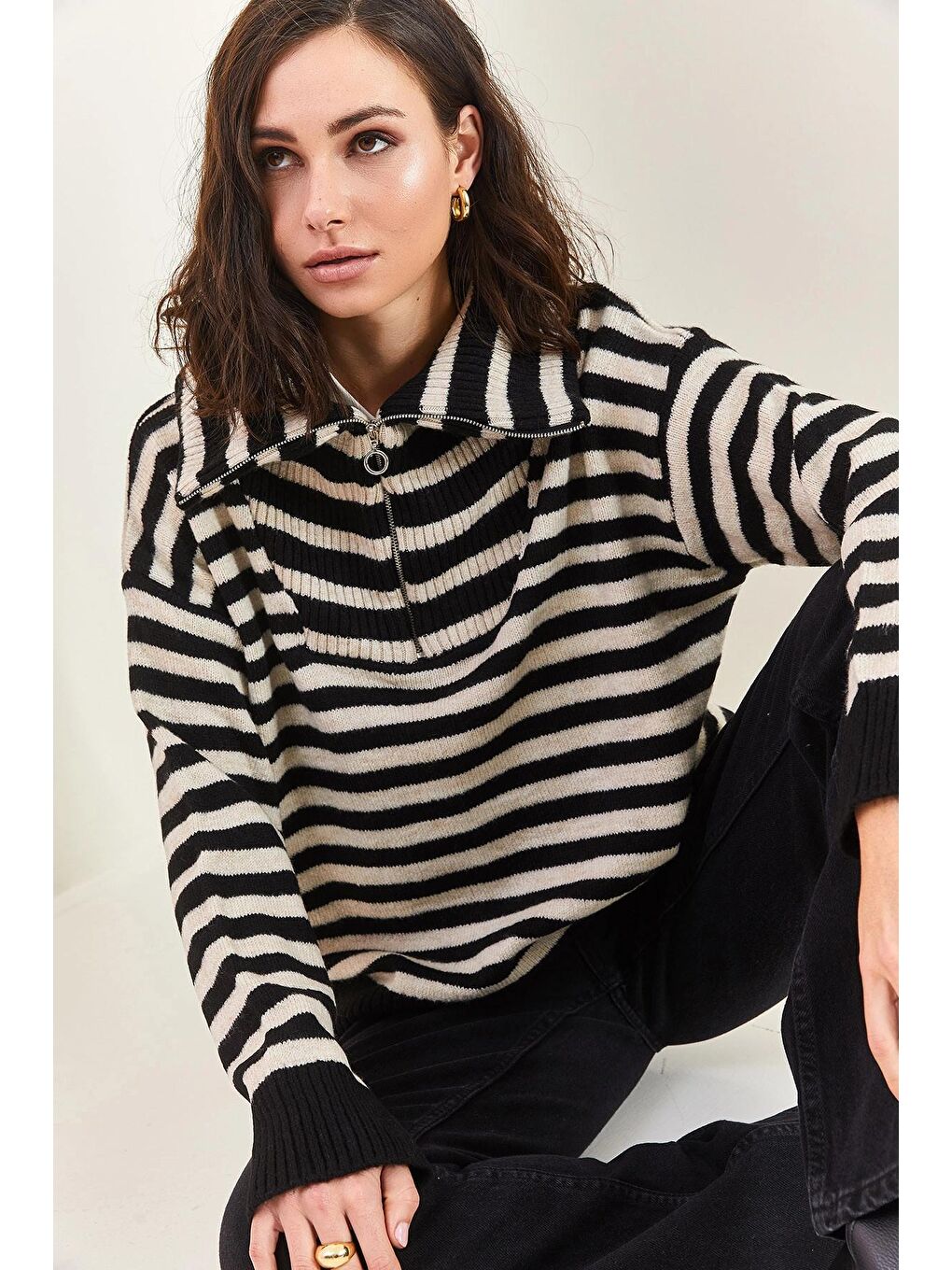 Siyah Kadın Balıkçı Yaka Fermuarlı Çizgili Oversize Triko Kazak