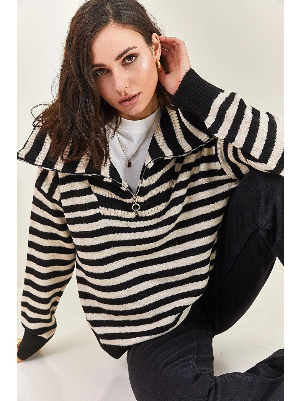 Siyah Kadın Balıkçı Yaka Fermuarlı Çizgili Oversize Triko Kazak-1