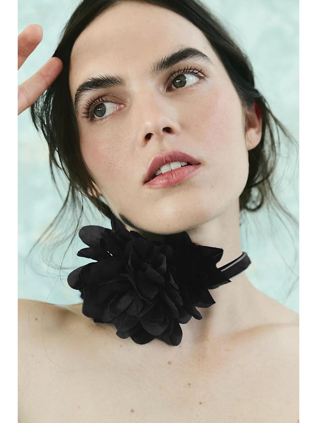 New Obsessions Siyah Saten Kumaş Büyük Çiçek Choker Kolye