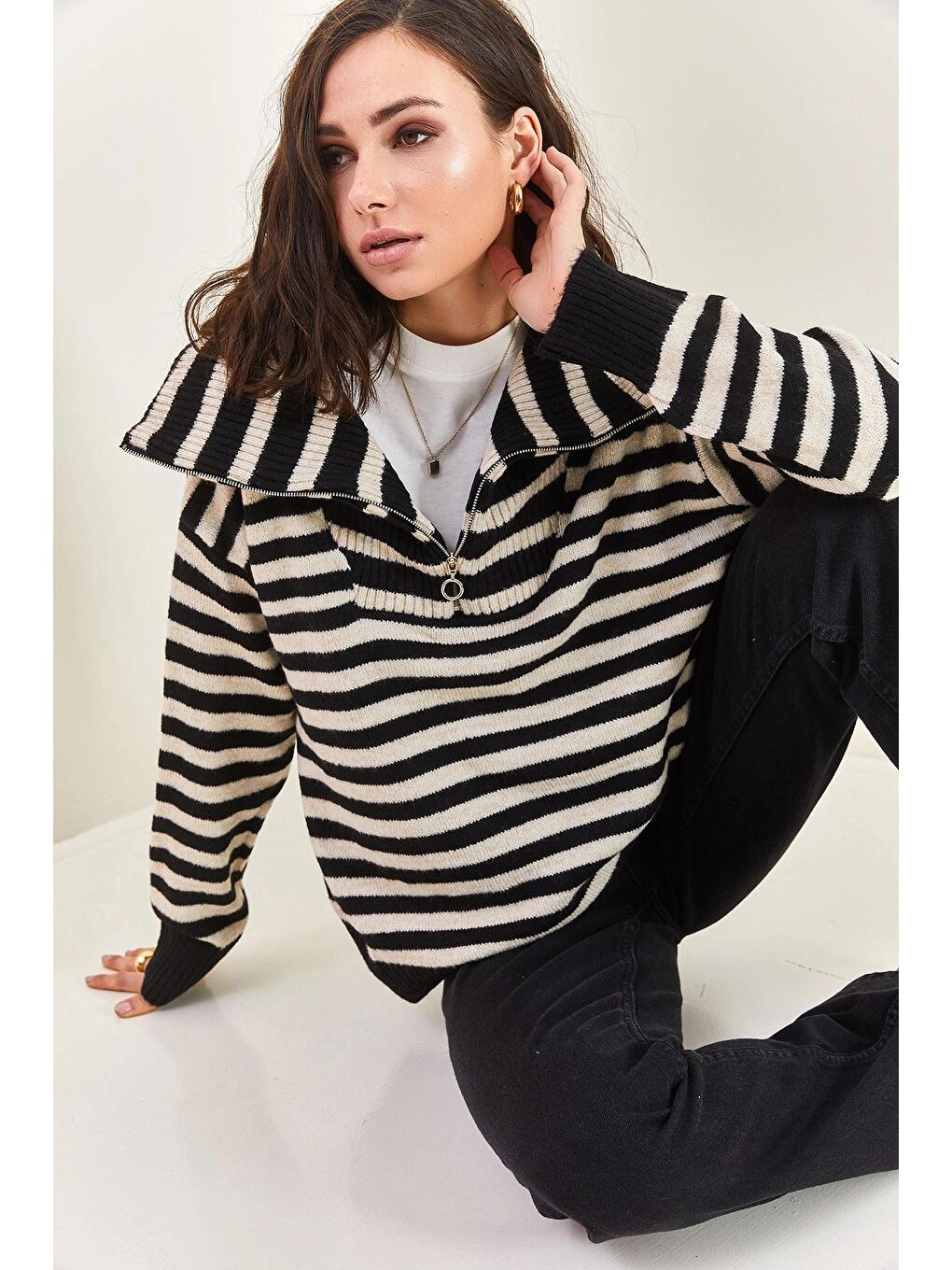 Siyah Kadın Balıkçı Yaka Fermuarlı Çizgili Oversize Triko Kazak-2