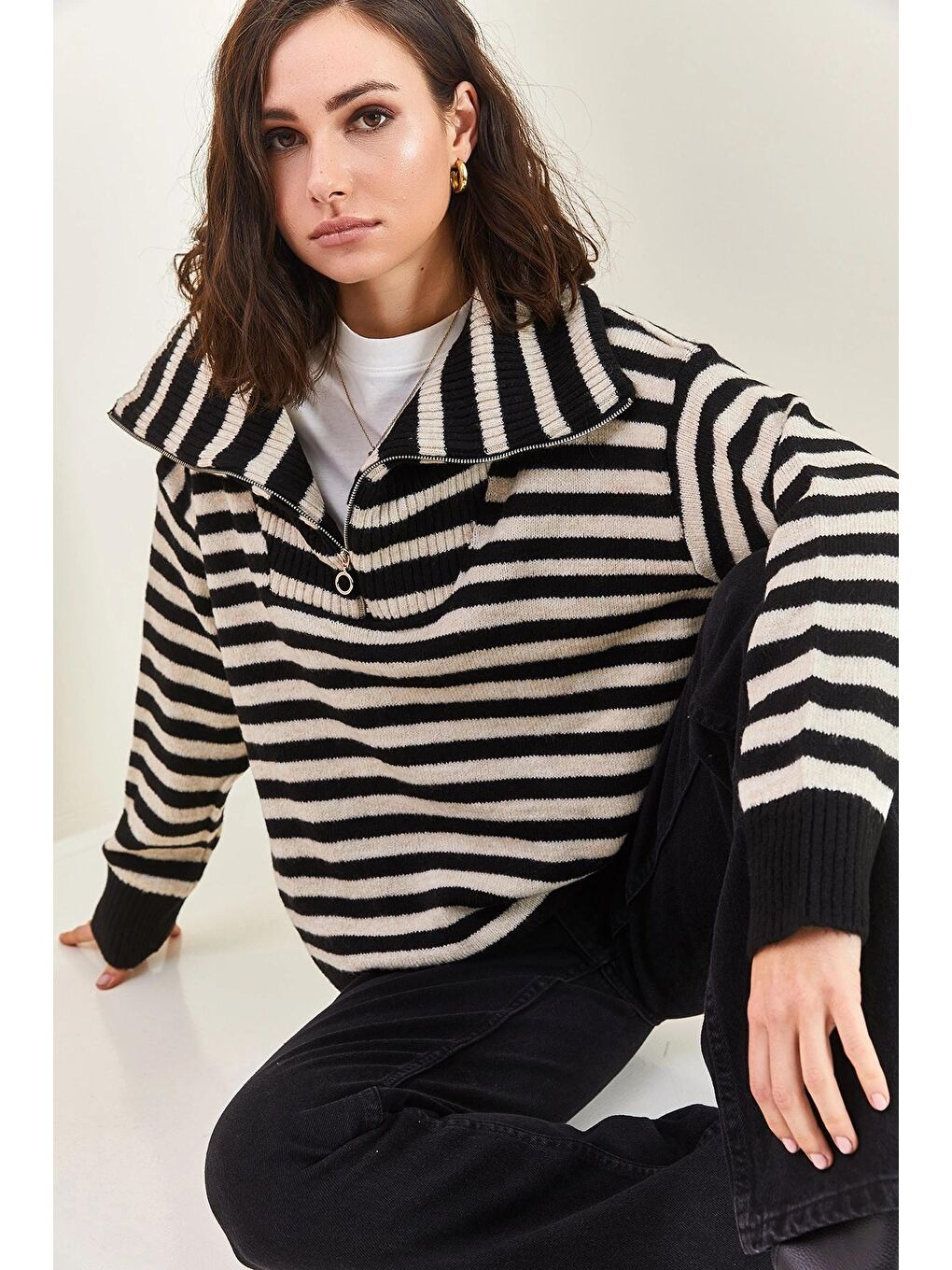 Siyah Kadın Balıkçı Yaka Fermuarlı Çizgili Oversize Triko Kazak-3