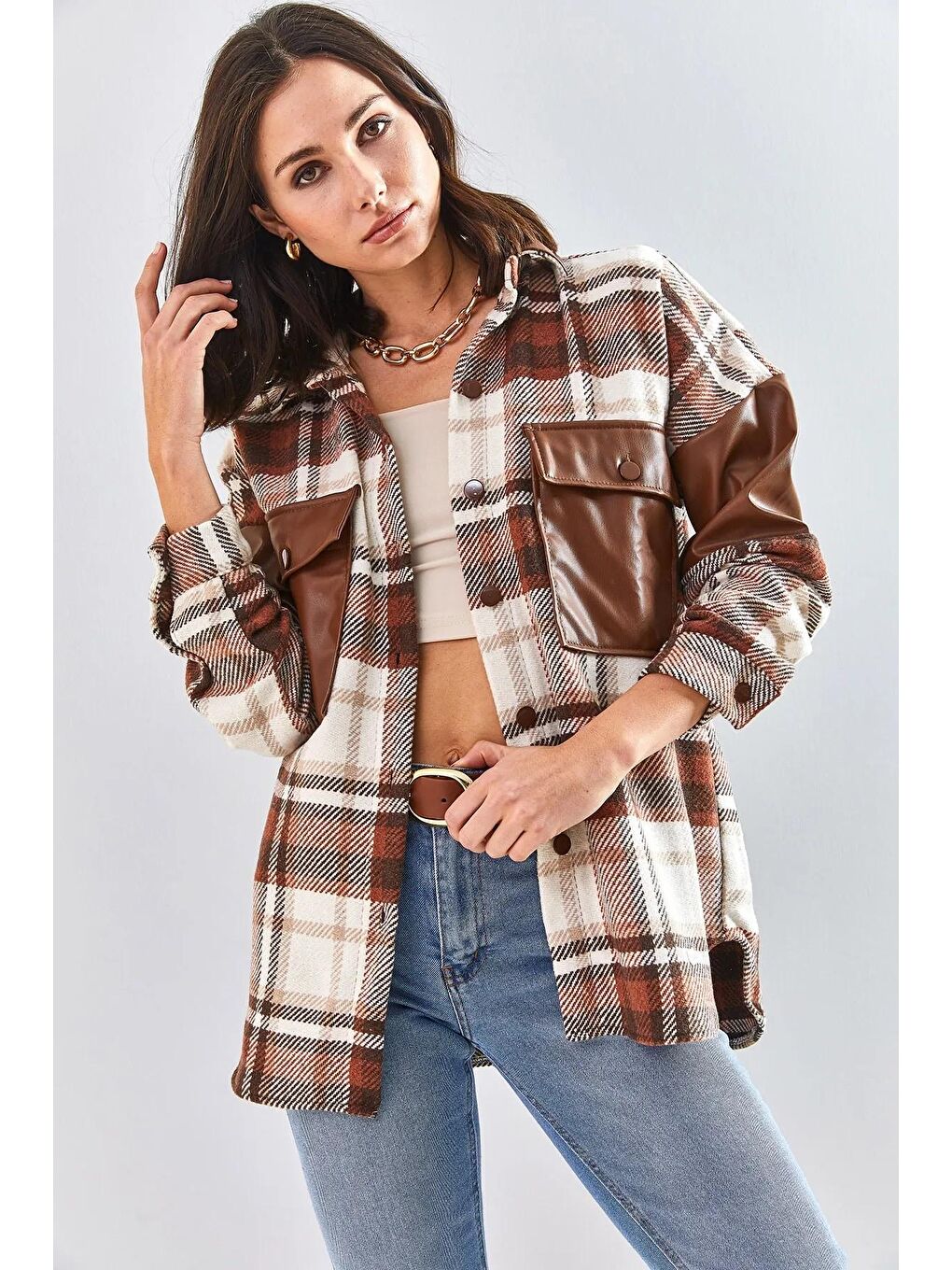 Kahverengi Kadın Cepleri ve Kolu Deri Desenli Ekose Gömlek 3050-1