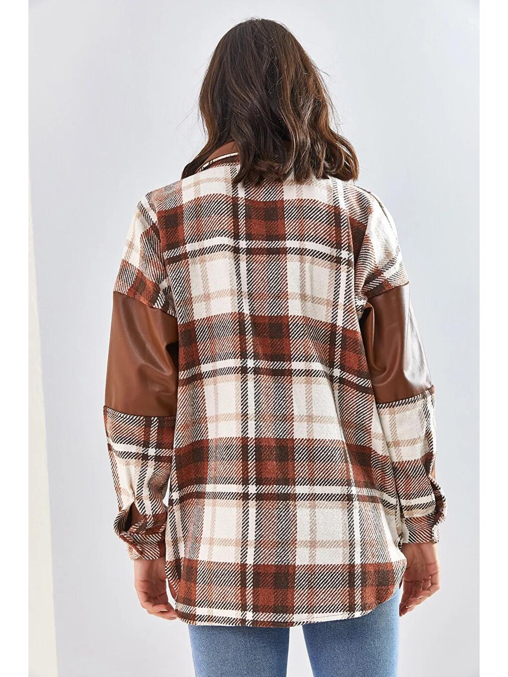 Kahverengi Kadın Cepleri ve Kolu Deri Desenli Ekose Gömlek 3050-3