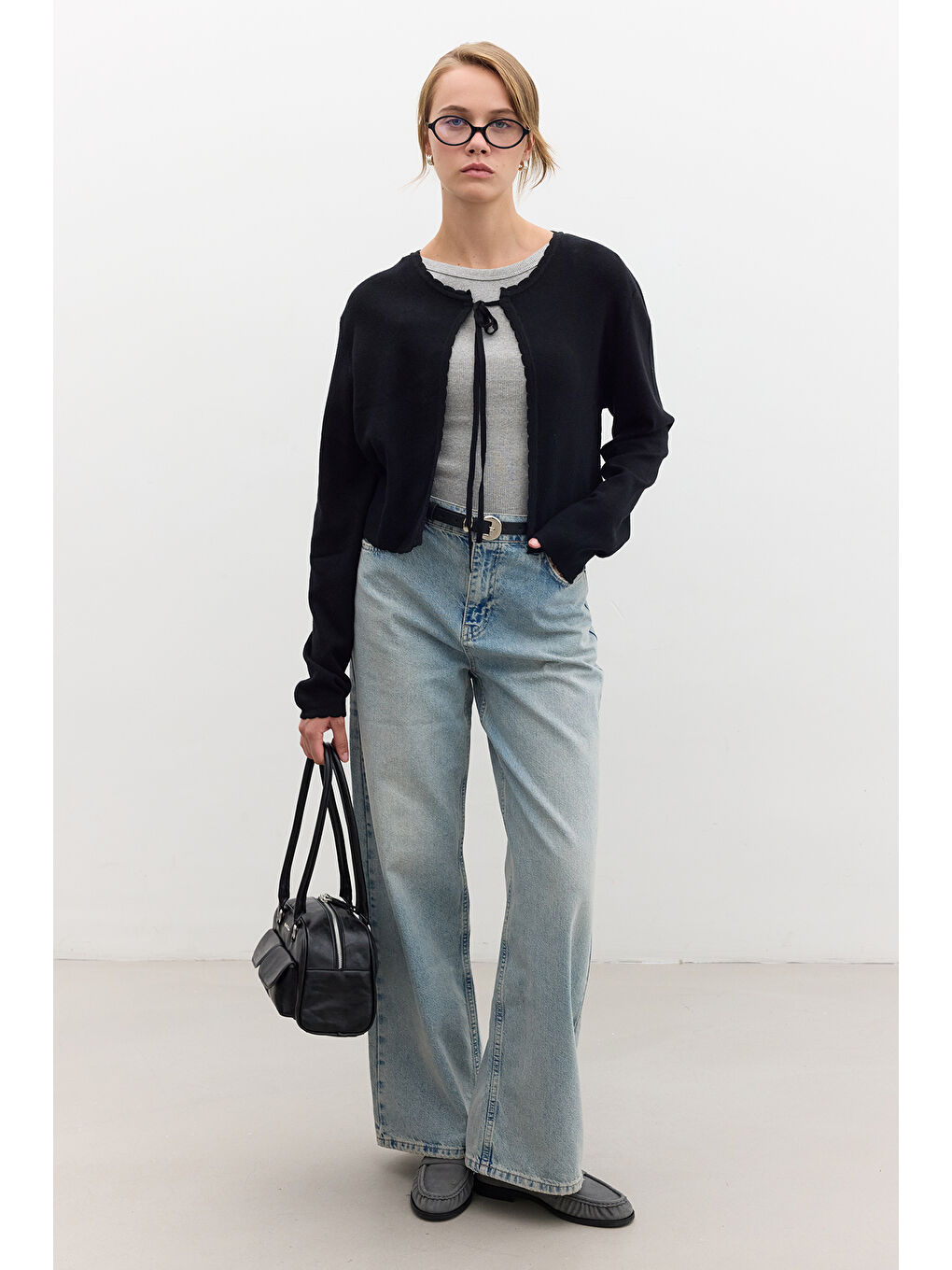 Yumuşak Dokulu Bağcıklı Triko Hırka Siyah