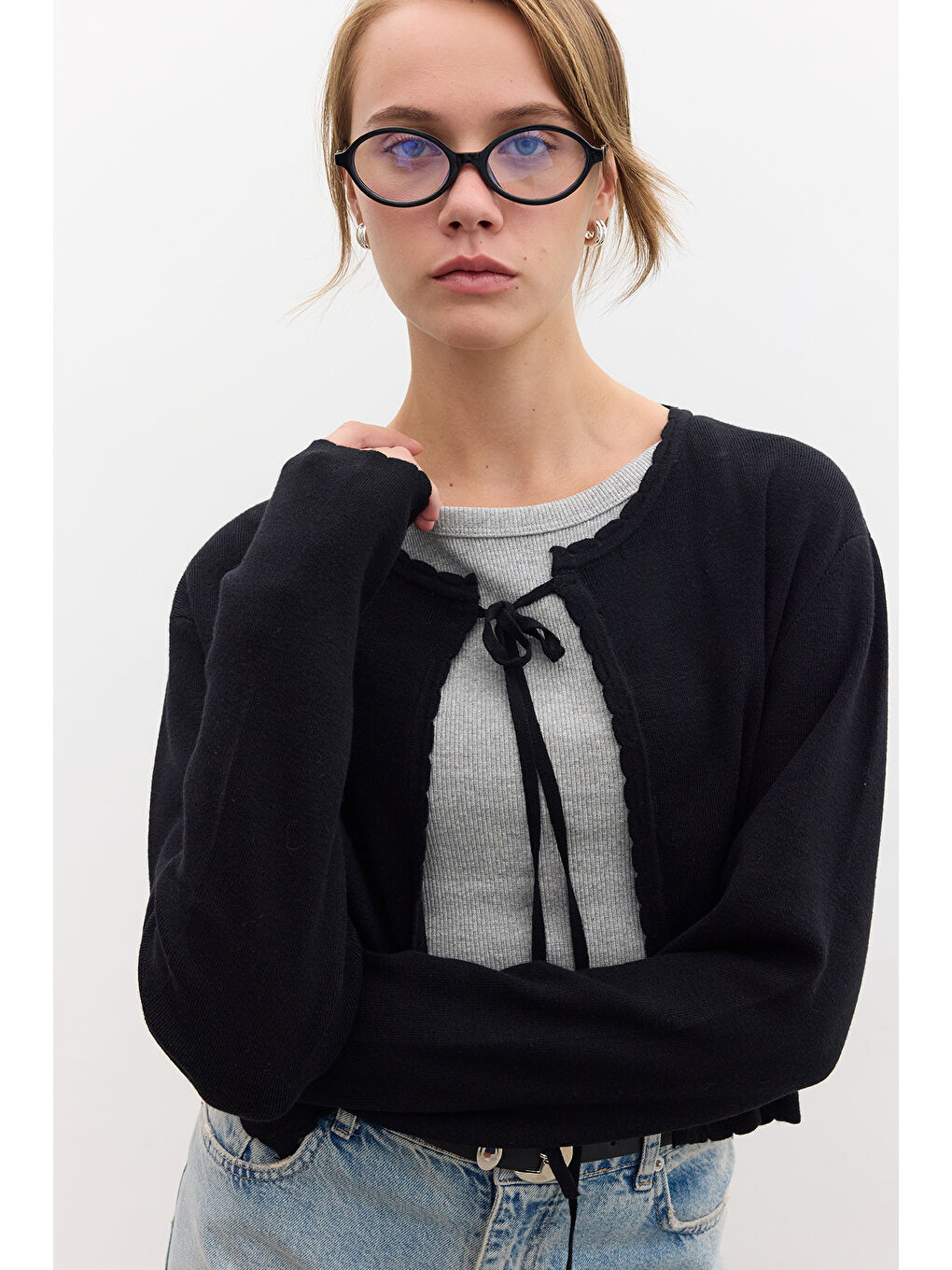 Yumuşak Dokulu Bağcıklı Triko Hırka Siyah-1