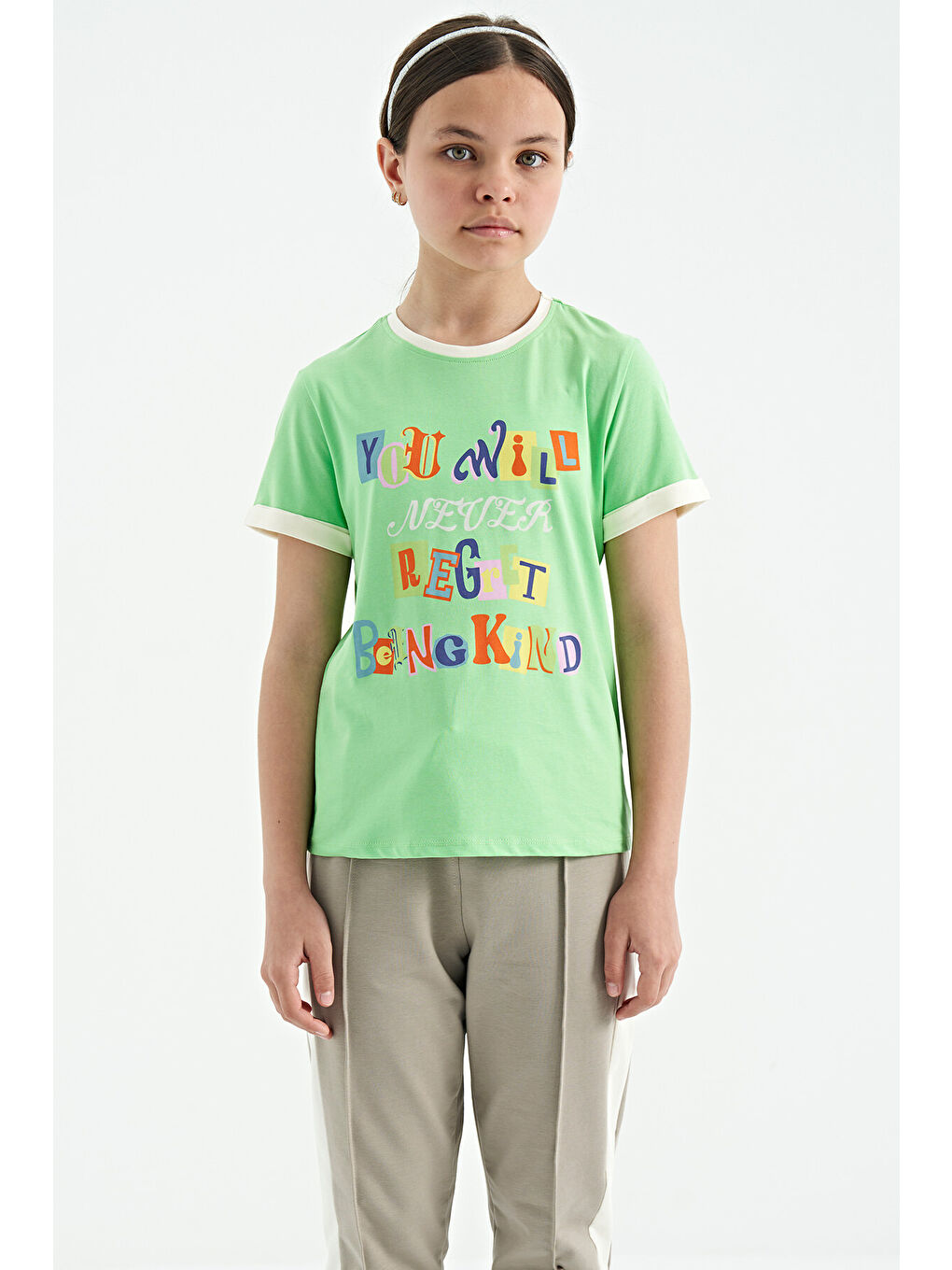 Neon Yeşil Renkli Yazı Detaylı O Yaka Rahat Form Kız Çocuk Tişört - 75109