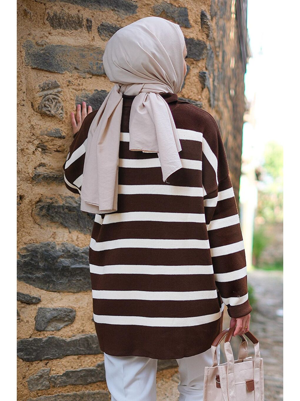 Önü Bağlamalı Polo Yaka Kazak Kahverengi