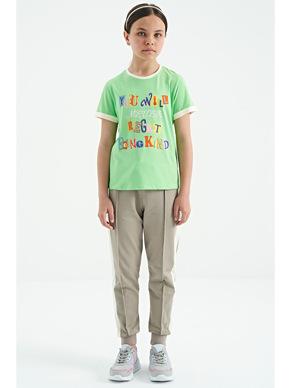 Neon Yeşil Renkli Yazı Detaylı O Yaka Rahat Form Kız Çocuk Tişört - 75109-1