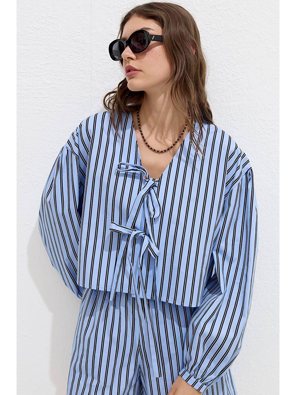 Çizgili Bağcıklı Bluz Mavi