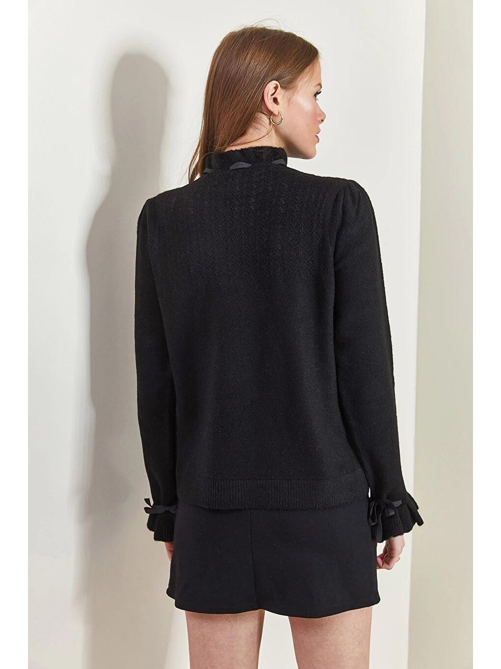 Siyah Kadın Kolları ve Yakası Fiyonk Desenli Triko Kazak-3