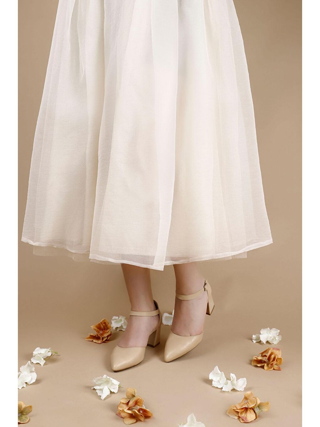 Bej NUDE  Hakiki Deri Sivri Burun Bilek Bağlı Orta Kalın Topuklu Kadın Ayakkabı 24121