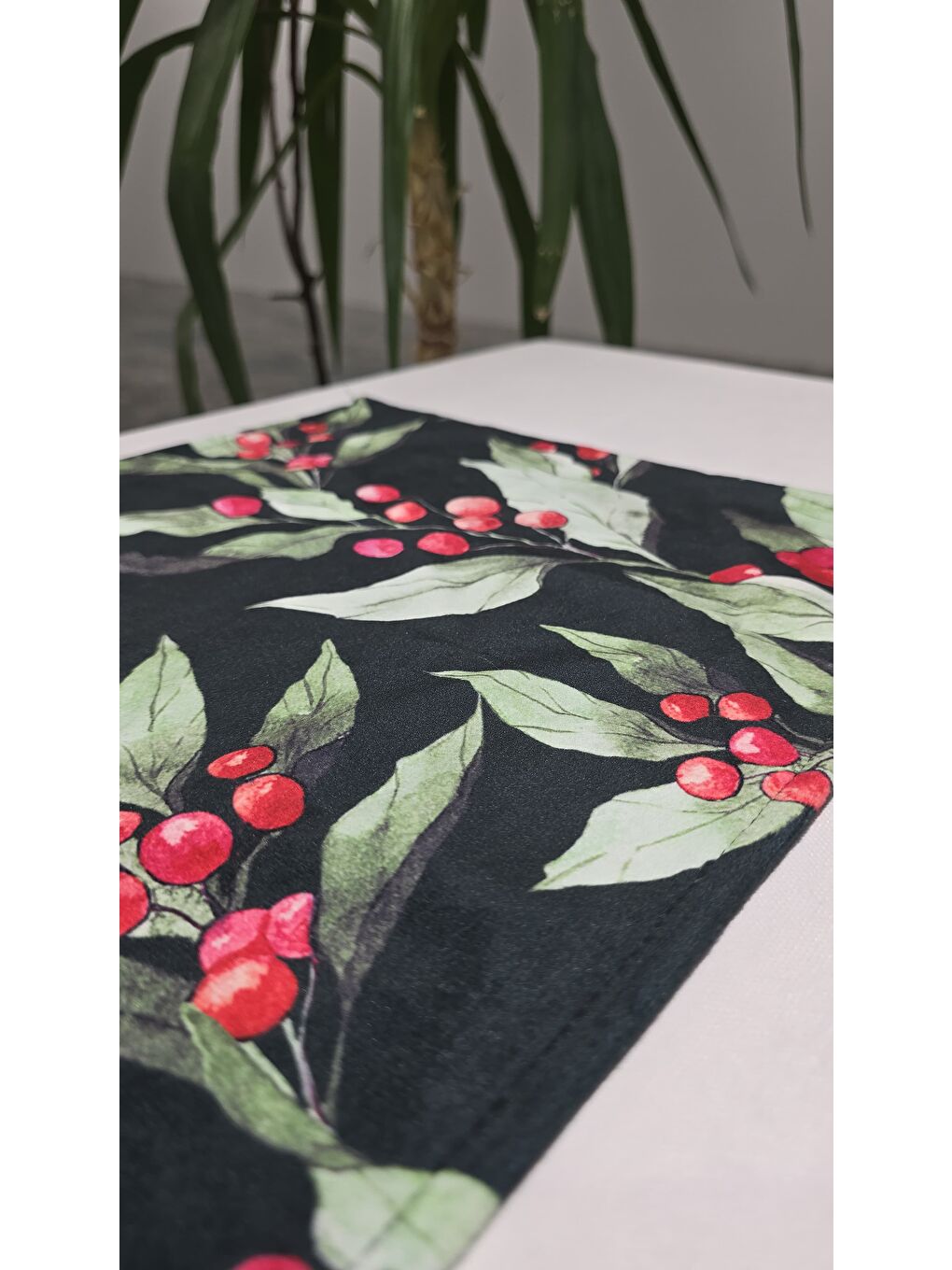 Beyaz Siyah-kırmızı Kokina yılbaşı çiçeği Desen 4 lü Amerikan servis , Placemat 30x50-1