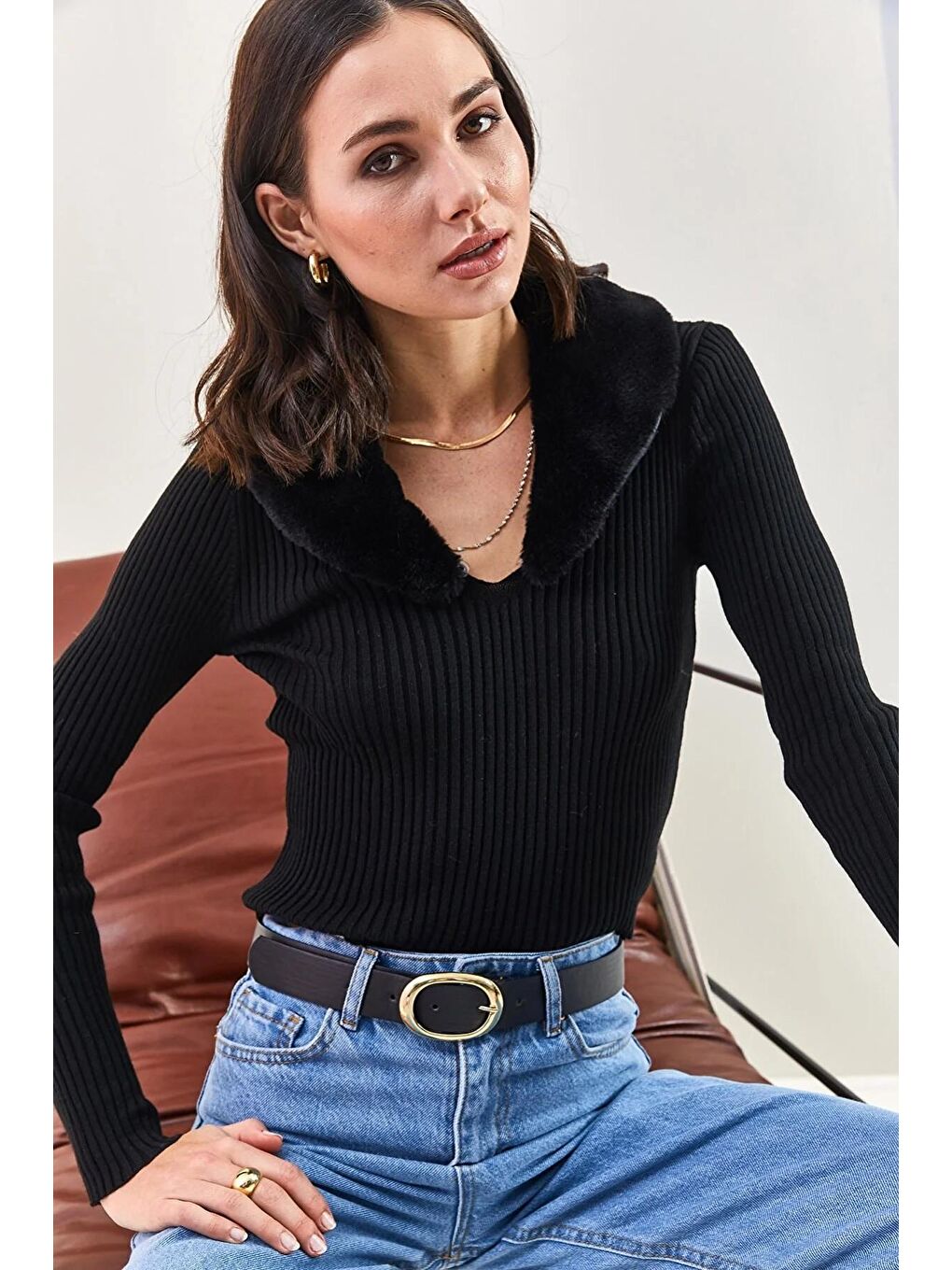 Siyah Kadın Yakası Kürklü Triko Kazak-1