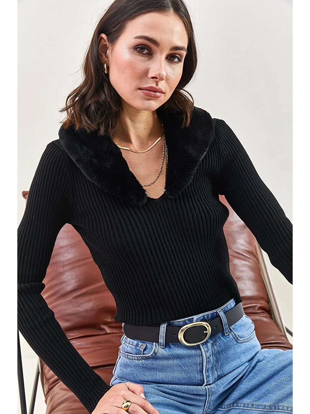 Siyah Kadın Yakası Kürklü Triko Kazak-2